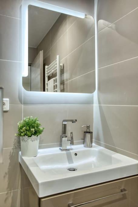 Amazing Apart New Bastille 3 Bedrooms 2 Bathrooms Paryż Zewnętrze zdjęcie